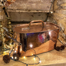 Load image into Gallery viewer, Beautiful French copper Daubiére with lid
