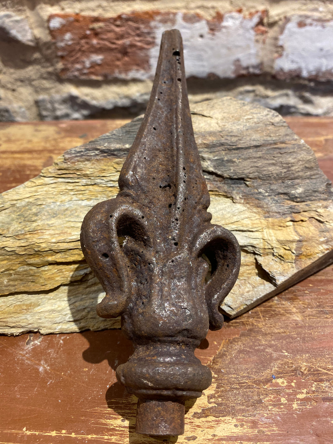 Cast metal decorative finial