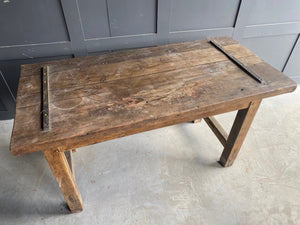 English 18th Century barn door table and 4 chairs