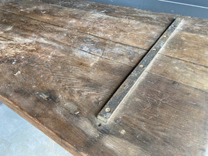 English 18th Century barn door table and 4 chairs